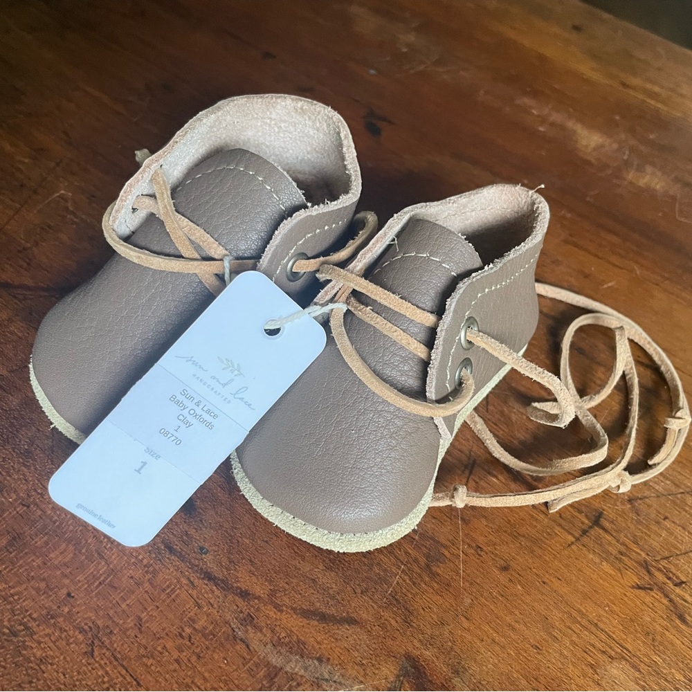 NWT Sun and Lace Baby Leather Oxfords with Laces